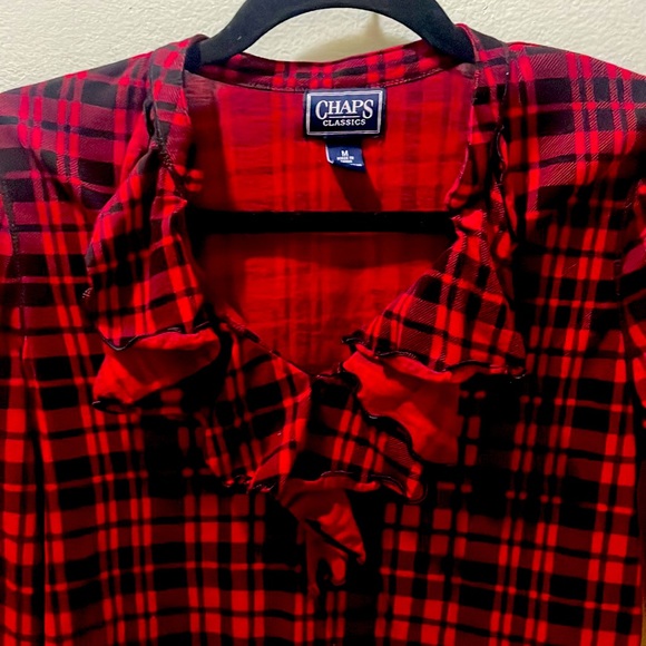Classic chaps black and red plaid shirt medium 100 % cotton ruffle / v neck - Picture 2 of 5